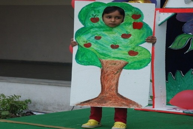 Student presenting himself as a Tree